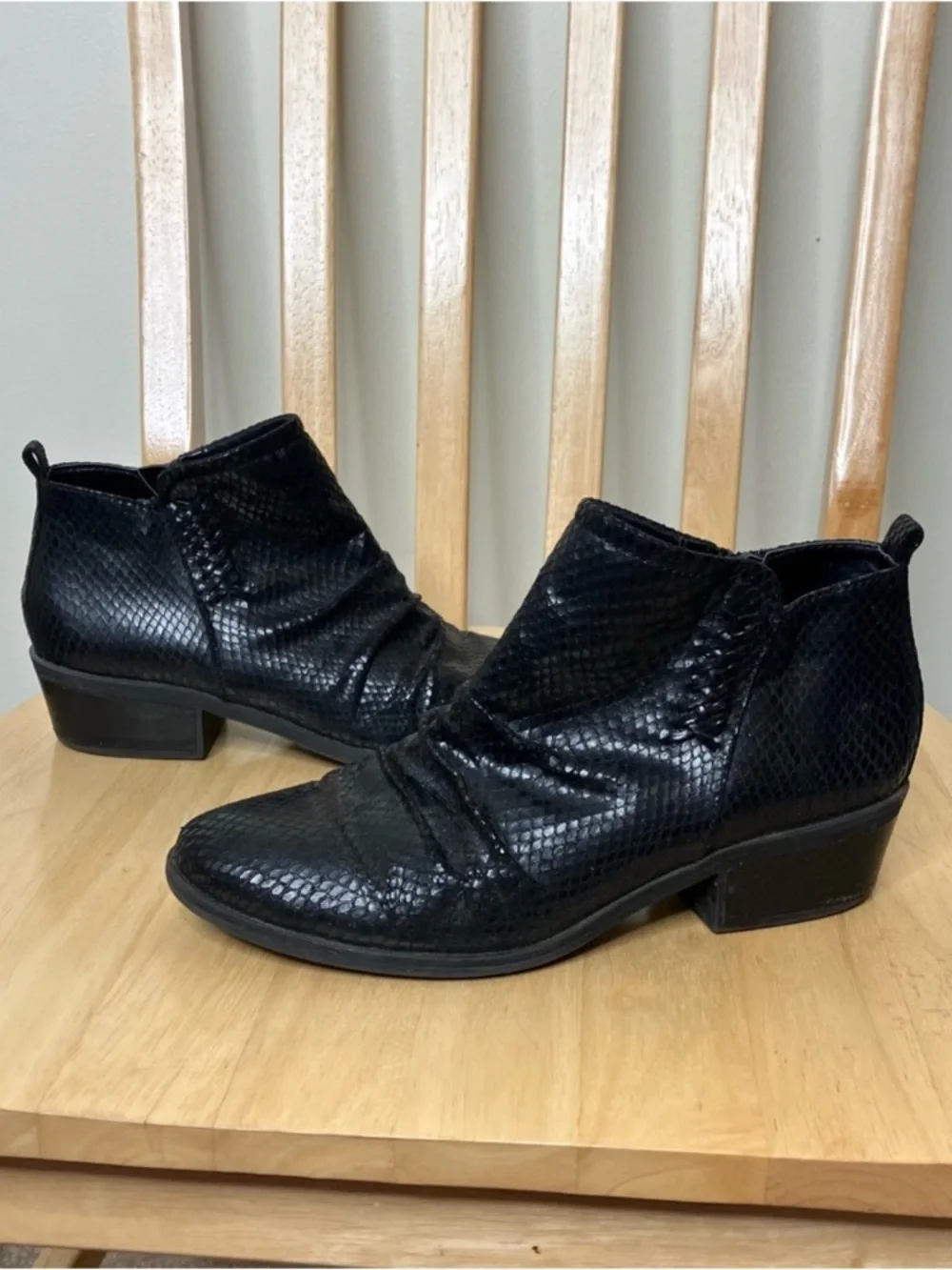 Baretraps Grafton black snakeskin ankle boots 7.5